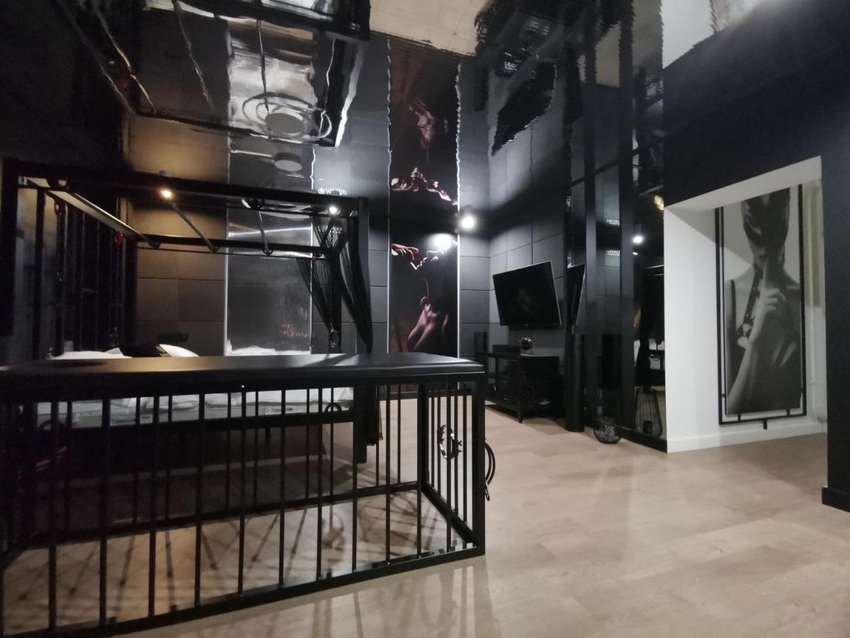 Bdsm Apartament Czestochowa Luxxx - Adults Only - Tylko Dla Doroslych Экстерьер фото